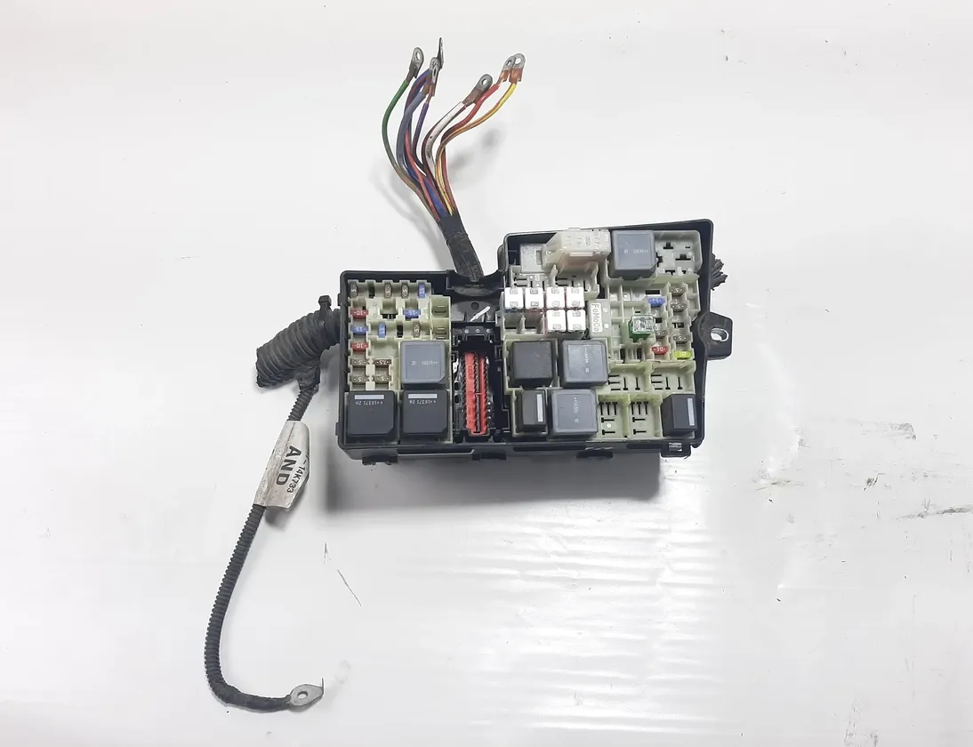 FORD Kuga 2 generation (2013-2020) Блок предохранителей AV6T-14A067-AD,AV6T-14A142-AB,GV4T-14K733AND 33654468