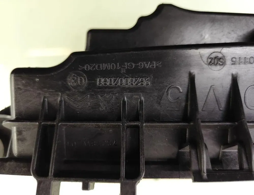 PEUGEOT 208 Peugeot 208 (2012-2015) Vzduchový filter Box 9828002080 33230474