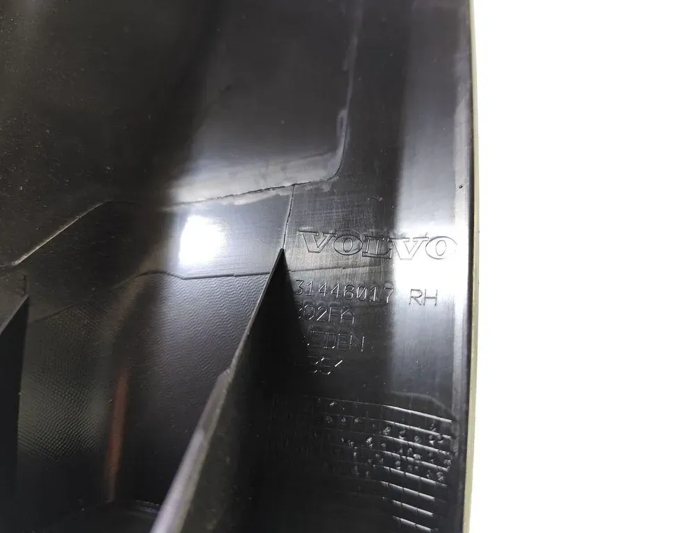 VOLVO XC60 2 generation (2017-2024) Práhový lem 31448017 33231531
