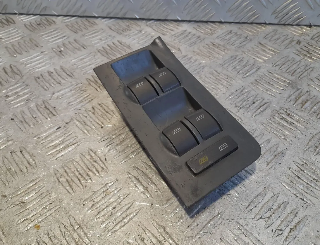 AUDI A6 C6/4F (2004-2011) Vypínač ľavého okna predných dverí 4B0959851 29699492