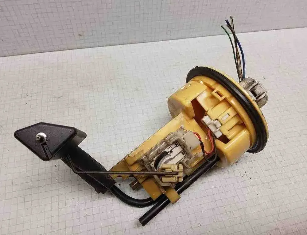 TOYOTA Corolla Verso 1 generation (2001-2009) Palivové čerpadlo 770100F010 32543330