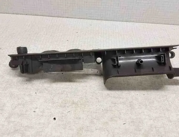 AUDI A4 B5/8D (1994-2001) Rear Right Door Window Control Switch 8E2867172 32559110