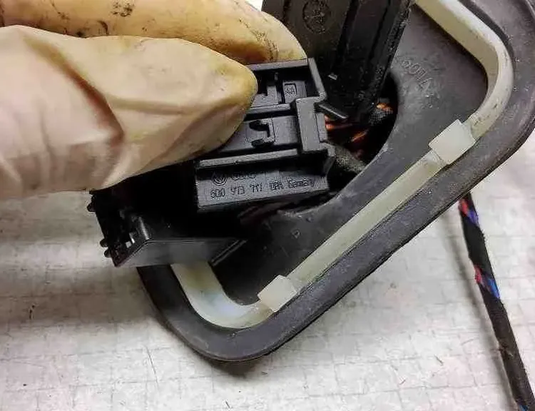 VOLKSWAGEN Touareg 1 generation (2002-2010) Zadné pravé dvere kabeláž 1J0972704,6Q0972705,7L0971841B,1J0973714,4A0971883,6Q0973717,3B0972712,7L6971694B,6Q0972704,8Z0972701 32564003