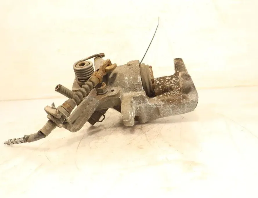 SUZUKI Vitara 2 generation (2014-2023) задний правый суппорт 32906457