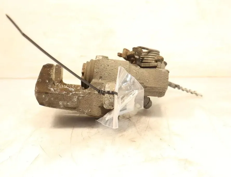 SUZUKI Vitara 2 generation (2014-2023) задний правый суппорт 32906457