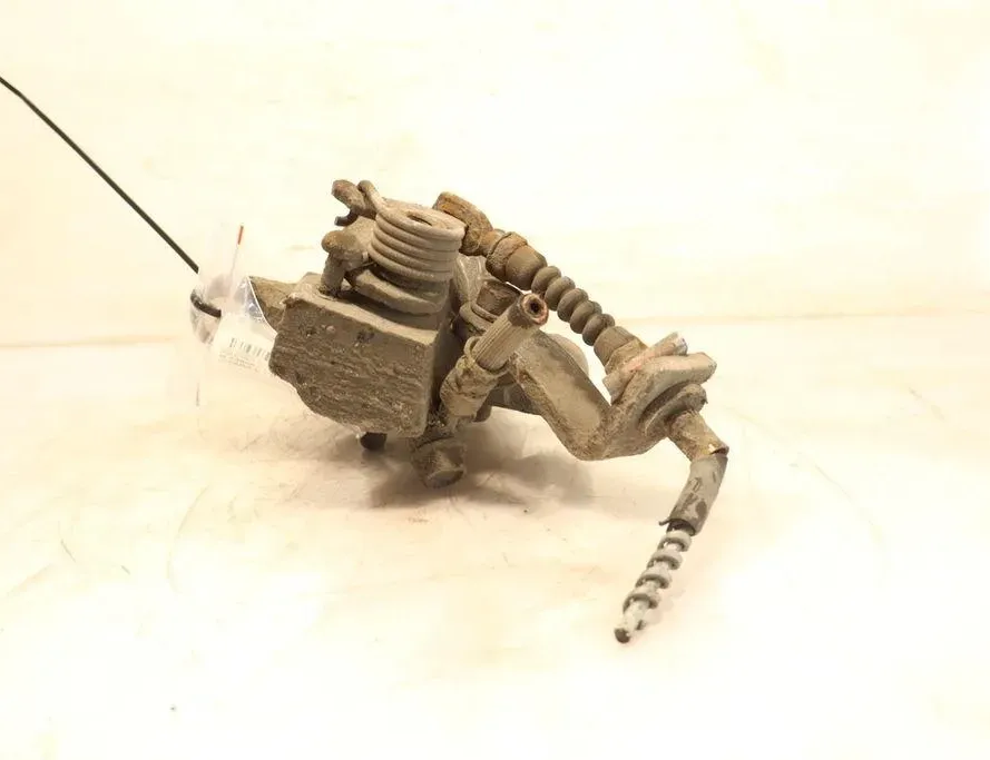 SUZUKI Vitara 2 generation (2014-2023) задний правый суппорт 32906457