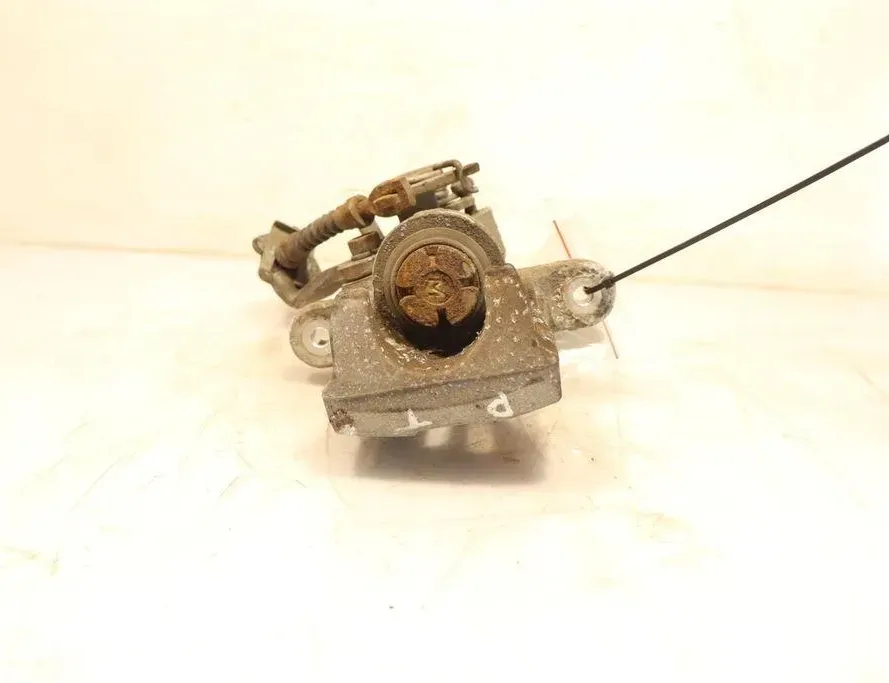 SUZUKI Vitara 2 generation (2014-2023) задний правый суппорт 32906457