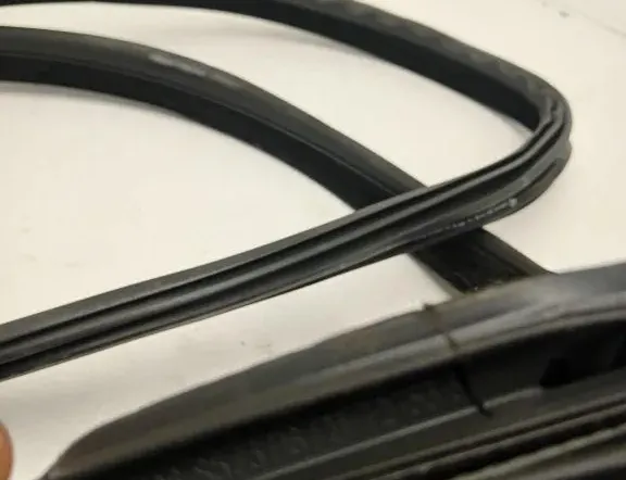 BMW 7 Series E65/E66 (2001-2008) Tesniaca guma zadných dverí (na karosérii) 7275316 33193970