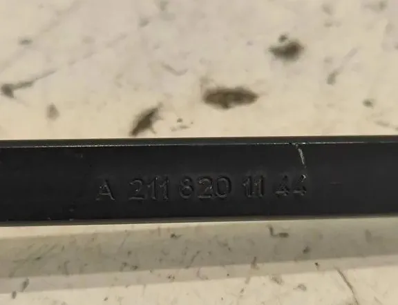 MERCEDES-BENZ E-Class W211/S211 (2002-2009) Predné stierače A2118201144 33203658