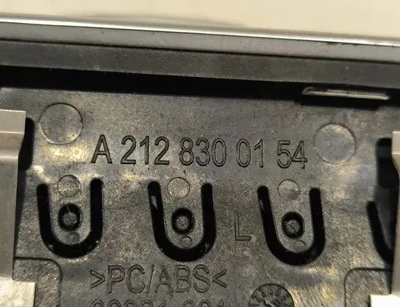 MERCEDES-BENZ E-Class W211/S211 (2002-2009) Вентиляционные отверстия в приборной панели A2128300154 33204620