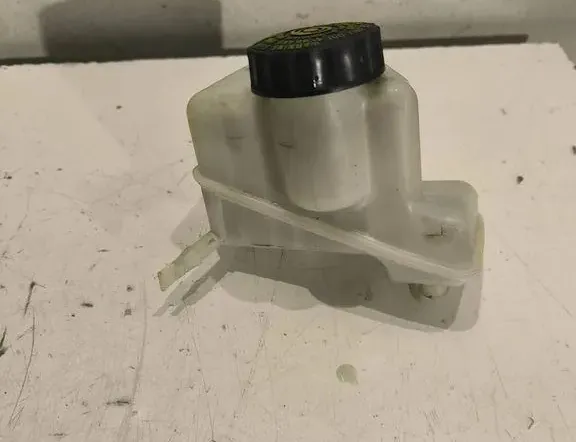 MERCEDES-BENZ E-Class W211/S211 (2002-2009) Nádrž na brzdovú kvapalinu A2044300002 33204771