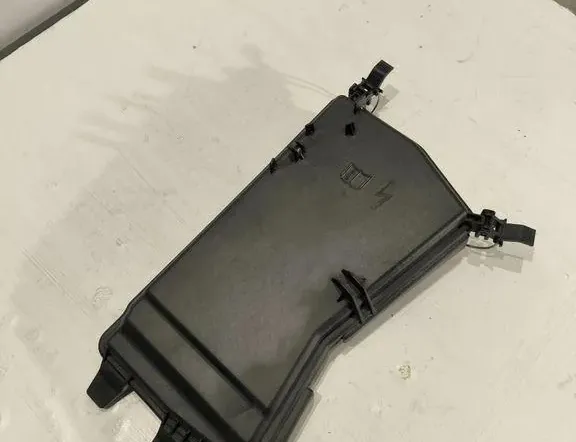 MERCEDES-BENZ E-Class W211/S211 (2002-2009) Kryt poistkovej skrinky A2125400082 33204815