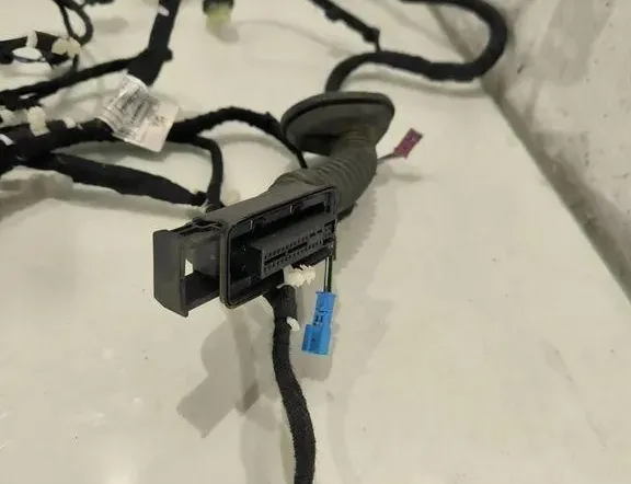 BMW M8 F91/F92/F93 (2019-2023) Дверные кабели задние левые 1962851 33205786