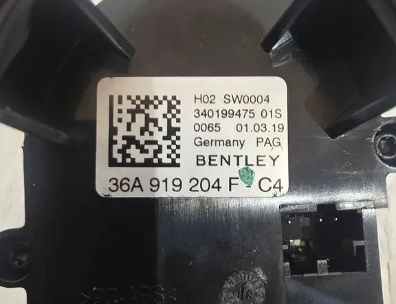 BENTLEY Bentayga 1 generation (2015-2024) Внутренние часы 36A919204F 33206137