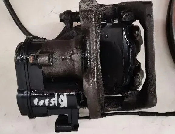 BMW 5 Series F10/F11 (2009-2017)  Комплект тормозных систем суппортов и дисков 34132549