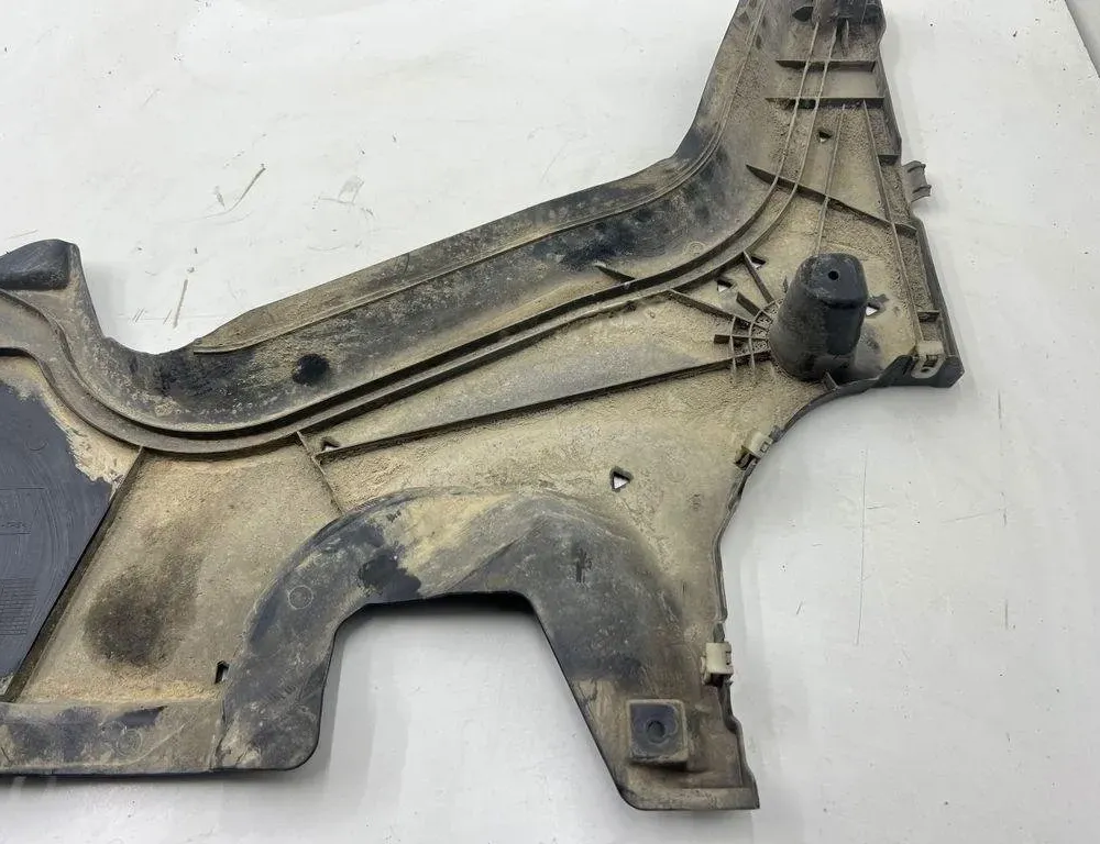 BMW 5 Series G30/G31 (2016-2023) Ľavý spodný kryt 7441177 31996961