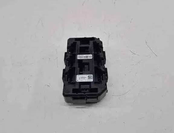 BMW 4 Series F32/F33/F36 (2013-2020) Držiak palivového čerpadla 9389068 32437714