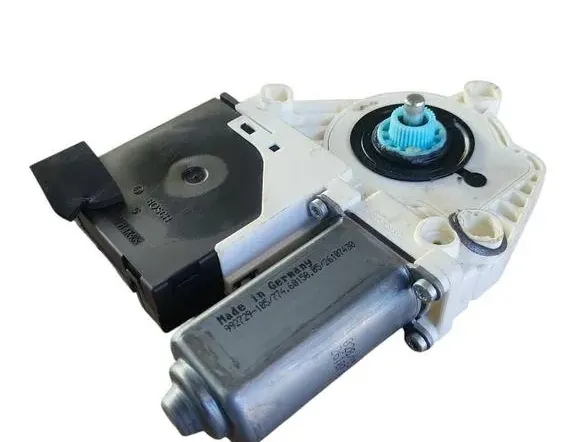 VOLKSWAGEN Passat B7 (2010-2015) Маторчик стеклоподъемника передней левой двери 1K0959792L 33246081