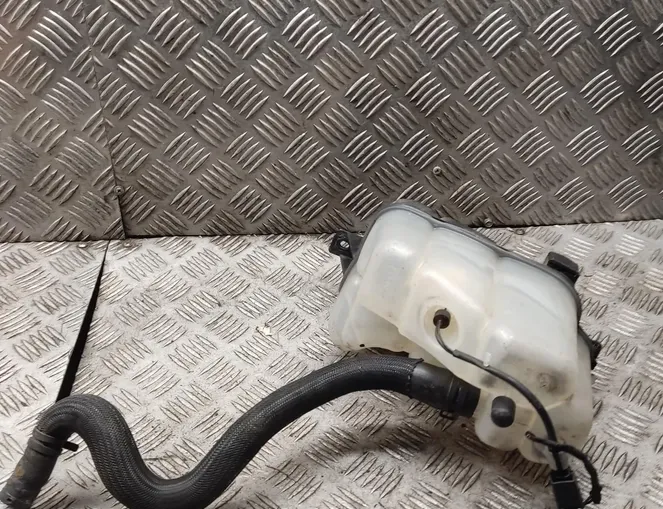 VOLVO XC60 1 generation (2008-2017) РАСШИРИТЕЛЬНЫЙ БАЧОК ОХЛАЖДАЮЩЕЙ ЖИДКОСТИ 6g918k218 33928267