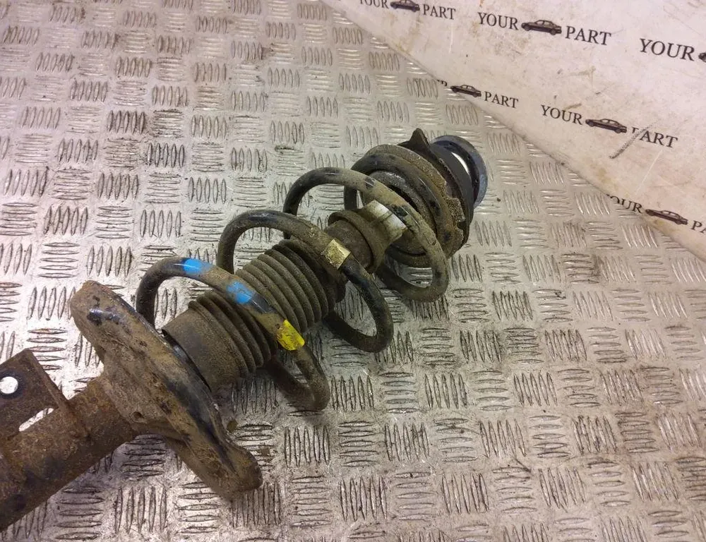 FIAT 500 2 generation (2008-2024) Pravý predný tlmič nárazov 51880026 33220360