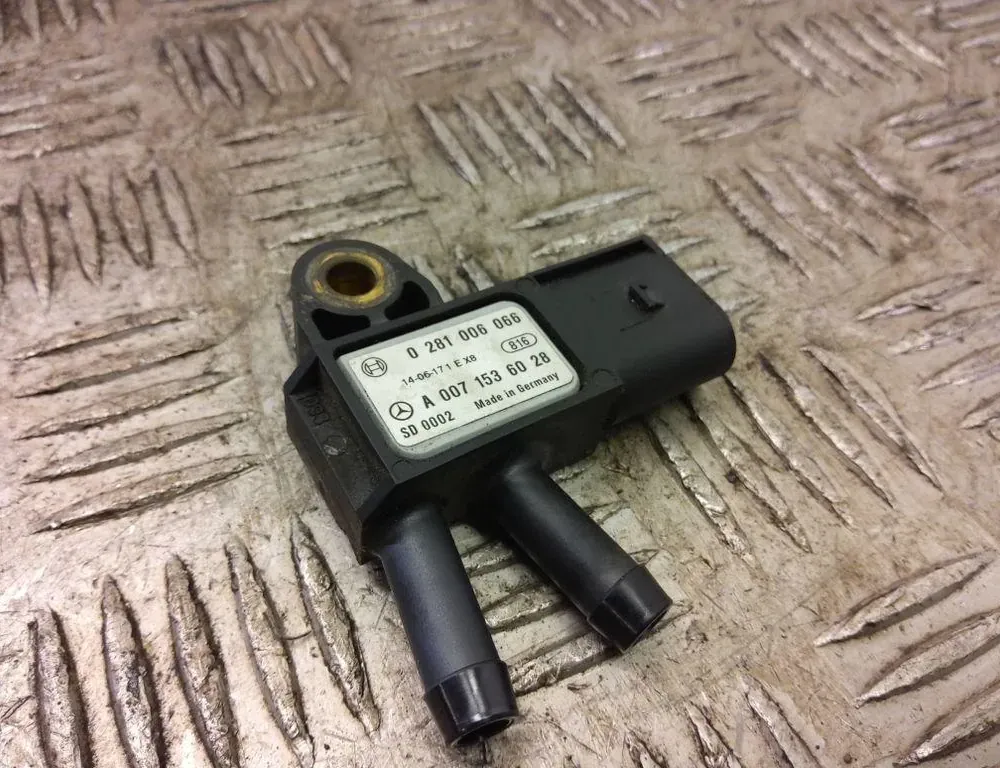 MERCEDES-BENZ A-Class W176 (2012-2018) Датчик давления DPF A0071536028 33220467