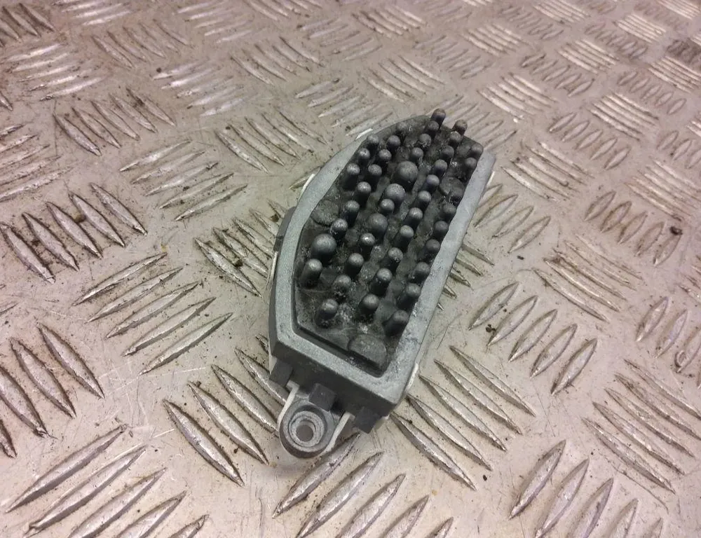 BMW 3 Series F30/F31 (2011-2020) Реле вентилятора печки салона 9276112 33220905