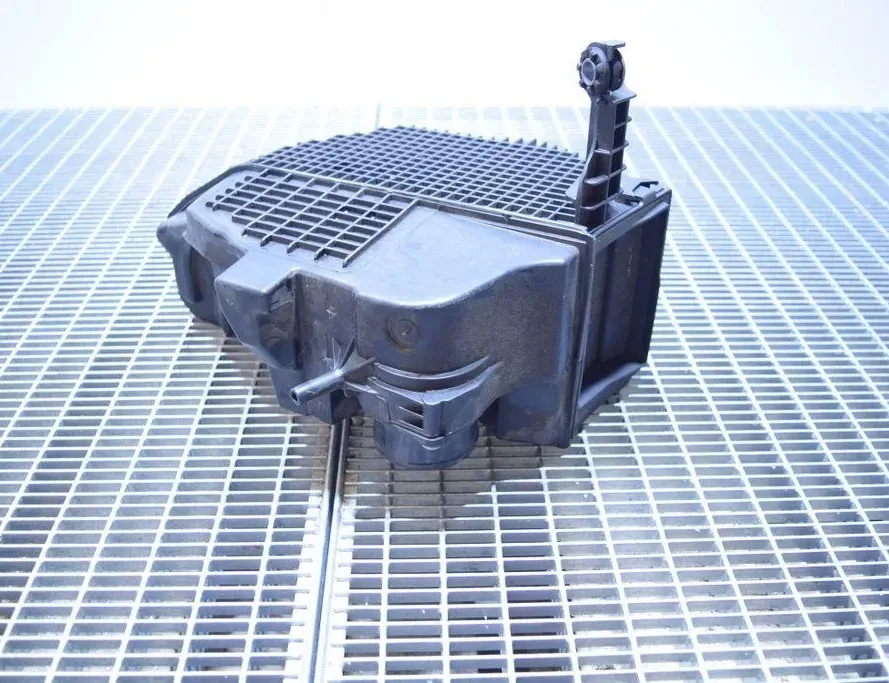 RENAULT Clio 4 generation (2012-2020) Vzduchový filter Box 165001258R 33221392