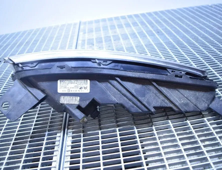 CITROËN C3 2 generation (2009-2016) Pravé predné doplnkové svetlo 9823312980 33221673