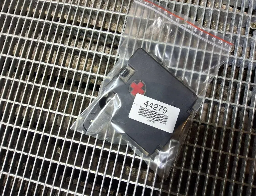 AUDI A4 B7/8E (2004-2008) Power Distribution Box 8K0937517B 33223827