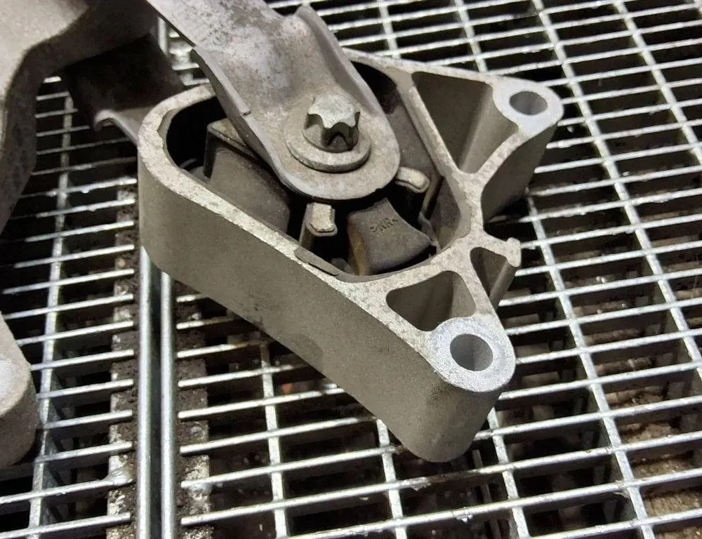 MERCEDES-BENZ B-Class W246 (2011-2020) Zadný držiak motora A2462401309 33224858