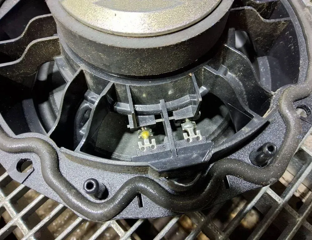 SEAT Arona 1 generation (2017-2024) Ľavý predný dverový reproduktor 2GA035453 33225038