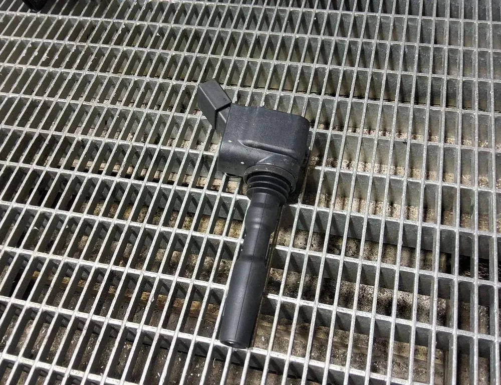 SEAT Arona 1 generation (2017-2024) Vysokonapäťová zapalovacia cievka 04E905110P 33225110