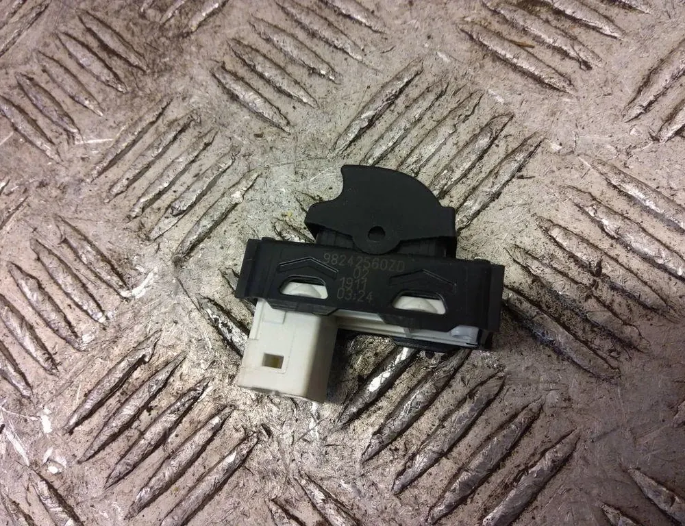 PEUGEOT 2008 2 generation (2019-2023) Кнопка стеклоподъемника передней правой двери 98242560ZD 33400847