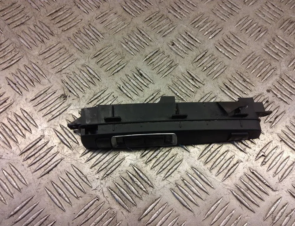 BMW 5 Series F10/F11 (2009-2017) Spínač parkovacej pomoci 9202951 33401043