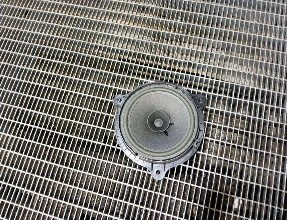 RENAULT Kadjar 1 generation (2015-2024) Pravý zadný dverový reproduktor 33401163