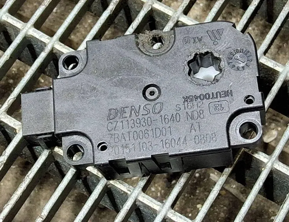 AUDI A6 C6/4F (2004-2011) Клапаны управления внутренним подогревом CZ1139301640 33401328