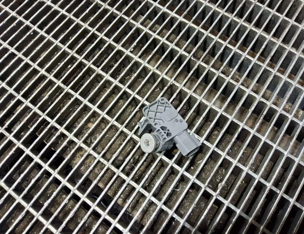 RENAULT Captur 1 generation (2013-2019) Задний правый датчик удара 988326121R 33401687