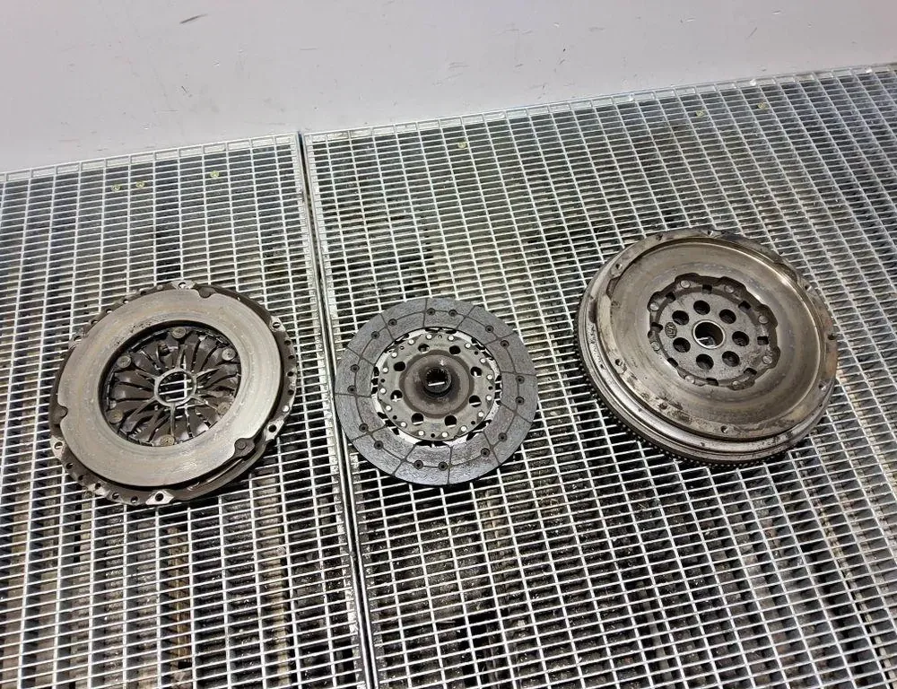 MITSUBISHI ASX 1 generation (2010-2020) Маховик 33402181