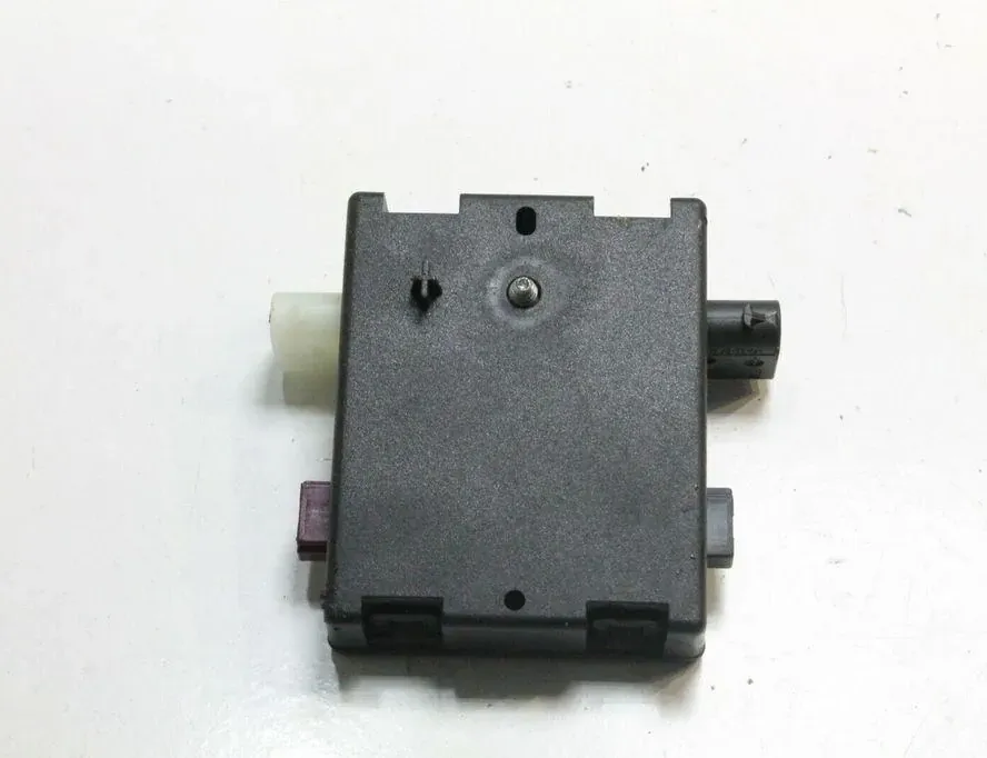 BMW 3 Series E90/E91/E92/E93 (2004-2013) Bootlid Antenna Amplifier 9141491 33483313