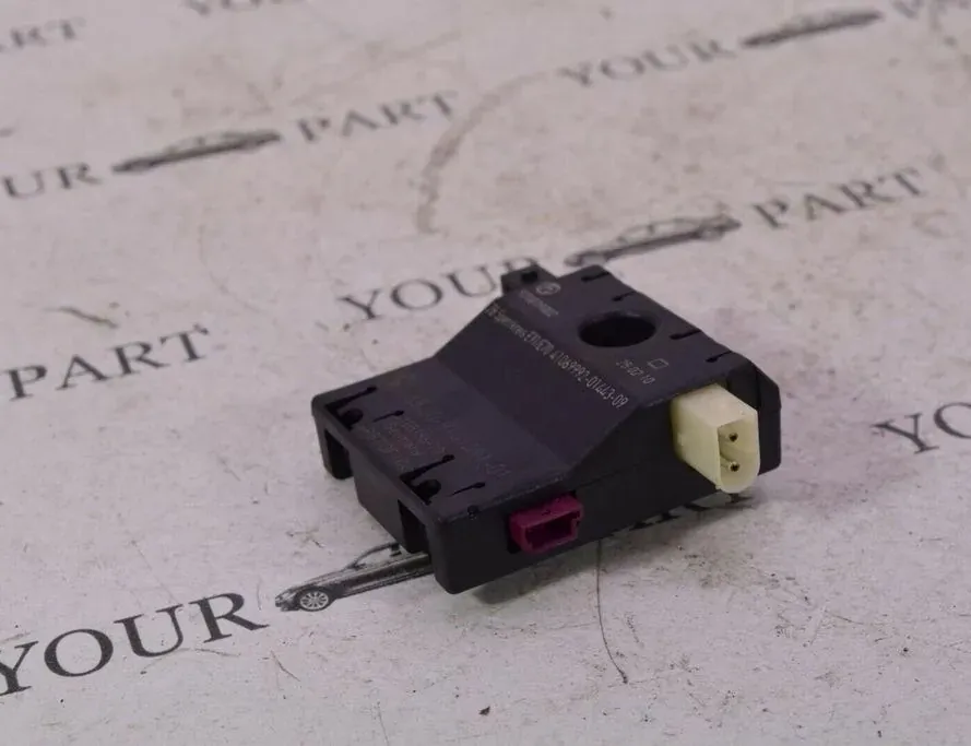 BMW 3 Series E90/E91/E92/E93 (2004-2013) Zosilňovač antény na kufri 9141491 33483329