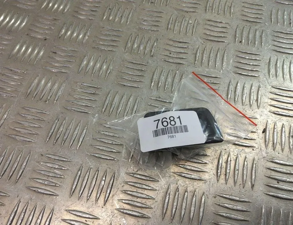 BMW X1 F48/F49 (2015-2023) Otvorené prepínače zadného krytu 9275121 33484437