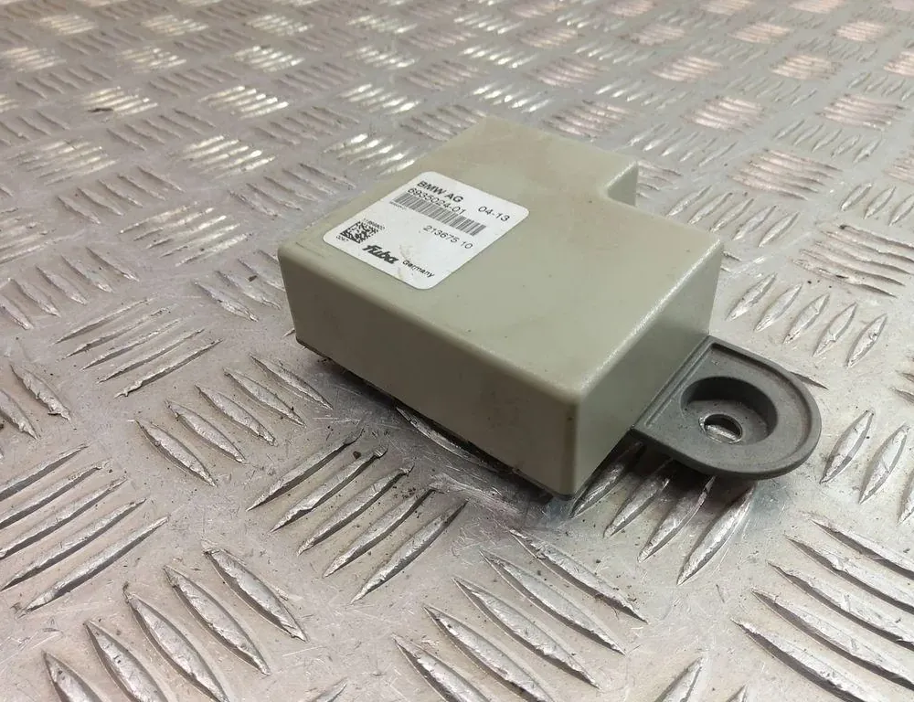 BMW 5 Series F10/F11 (2009-2017) Zosilňovač antény na kufri 6935024 33488962