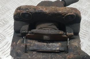 RENAULT Clio 2 generation (1998-2013) Ľavý predný brzdový strmeň 14624247