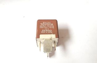 TOYOTA Yaris 1 generation (1999-2005) Relé 9098702016 31370274