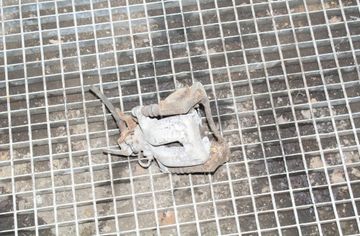 AUDI TT 8J (2006-2014) Ľavý zadný brzdový strmeň 21431937