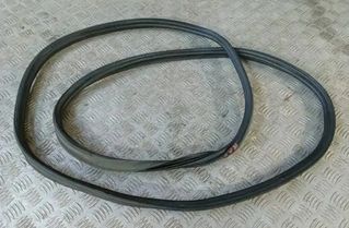 AUDI A5 8T (2007-2016) Резиновый уплотнитель крышки багажника 27949298