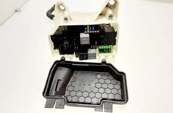 MERCEDES-BENZ C-Class W205/S205/C205 (2014-2023) Pojistková skrinka A2055400182,A0009822923,A0009822723 20547861