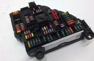 BMW 7 Series F01/F02 (2008-2015) Poistková skrinka 9210857 22489837