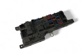 VOLVO V70 2 generation (2000-2008) Fuse Box 8637841 30333053