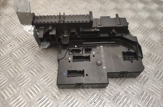 MERCEDES-BENZ C-Class W204/S204/C204 (2004-2015) Pojistková skrinka A2049005601,A2049011901,2129024301,5DK00922585 21680552